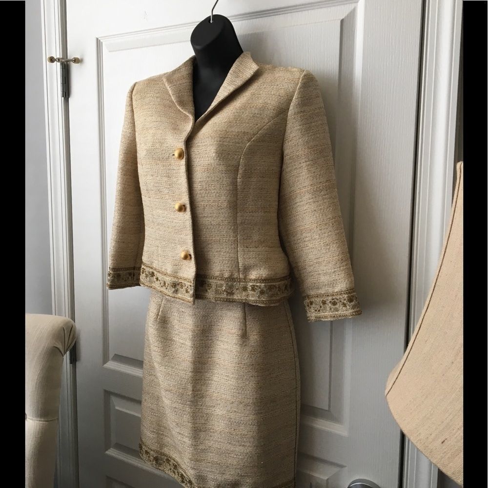 Vintage Miller Shor Skirt Suit | Beige Bouclé Tweed Set | St. John Style - Picture 2 of 6